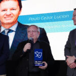 Paulo Lucion, CEO da Nutribras Alimentos é homenageado no Fórum da Indústria 2025